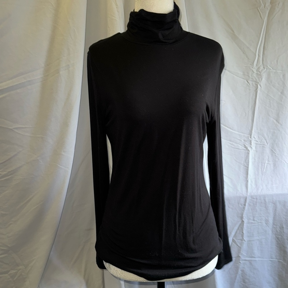 Vobcty black turtlenecks